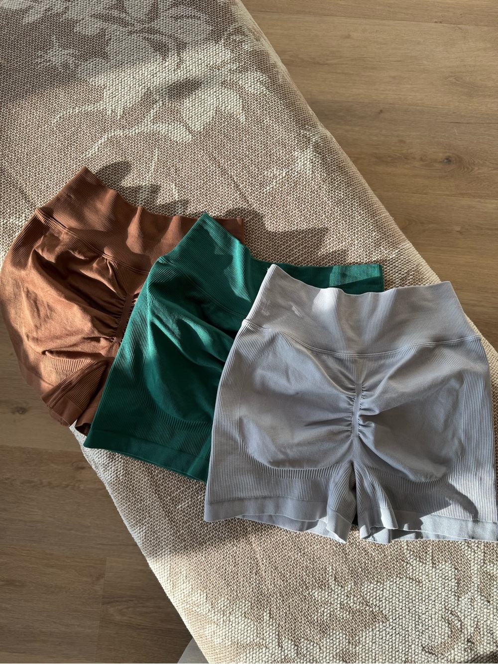 Unbranded Seamless Scrunch Women’s Athletic Shorts — Gray, Green, Brown. Large